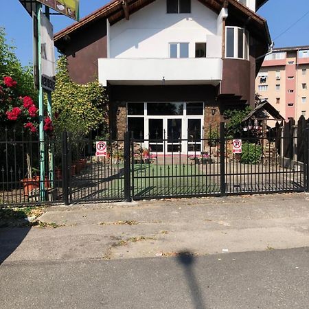 Pensiunea Residence Râmnicu Vâlcea Kültér fotó